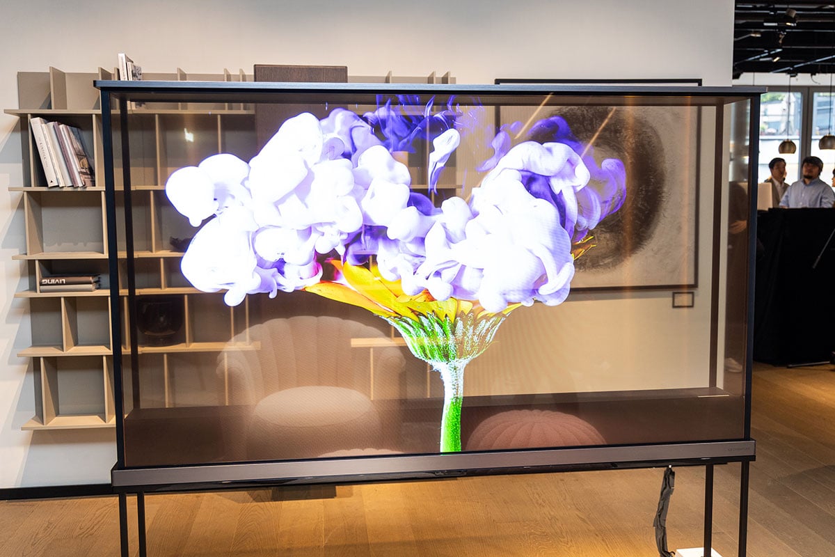 LG 最新在香港公佈了 2025 新一代 OLED evo AI TV G5、M5 系列，採用了第四代 OLED 面板，帶來更高亮度和更佳畫質，同時引入更豐富的 AI 功能和全新 AI Magic Remote，無論搜尋影片內容抑或設定電視都更方便。同時推出的還有同樣畫質和 AI 功能升級的 QNED evo AI 電視系列，以及小巧型格的 4K 投影機 CineBeam Q。