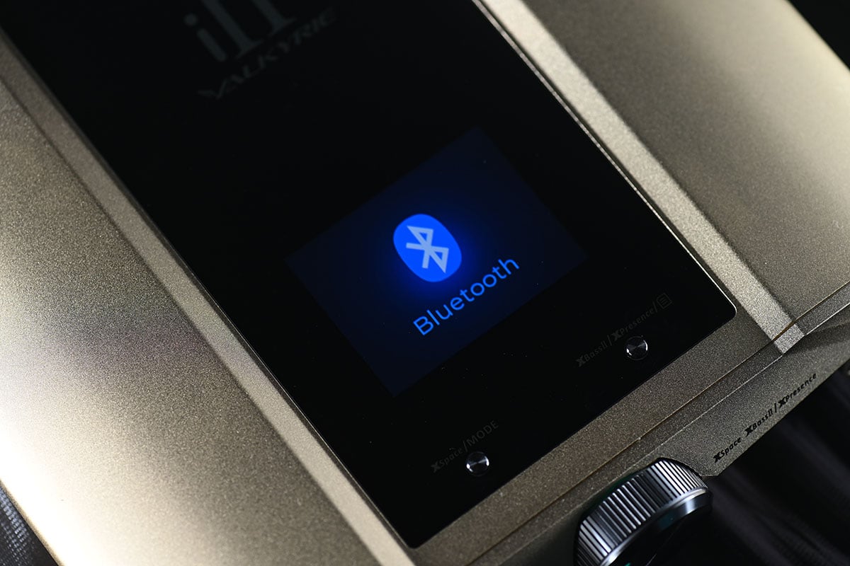 iFi 近年推出的便攜、可攜式解碼耳擴的產品線相當齊全，由小巧的 GO Link Max、GO Blu 到功能和推力更強的 Gryphon、Diablo 2，選擇十分豐富，今次最新推出的 iDSD Valkyrie 則是便攜系列的最高階旗艦之作。我們之前也訪問過 iFi 創辦人之一 Vincent 了解過，新機除了用料十足之外，調聲方面也落了不少功夫，K2HD 和 DSD1024 Remastering 的「功效」試過之後，更加覺得驚喜十足。