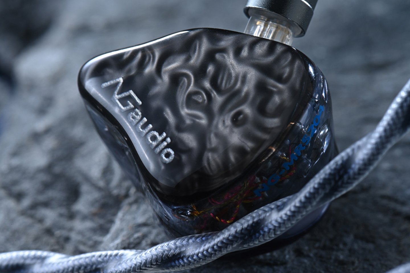 NGaudio 在推出 Erebus 之後，積極吸納用戶反饋，隨即展開新耳機的研發。Meteora 的設計理念圍繞「熱情與奔放」，象徵著音樂與靈魂的昇華。其名稱源自希臘語，意指「天空之上」或「懸浮空中」。作為品牌的旗艦產品，Meteora 不僅在外觀上精緻，音質表現也相當出色，特別是在音場的寬闊性和動態響應上，不但滿足了對音質有高要求的用家，亦展示了 NGaudio 在音響技術上的地位。