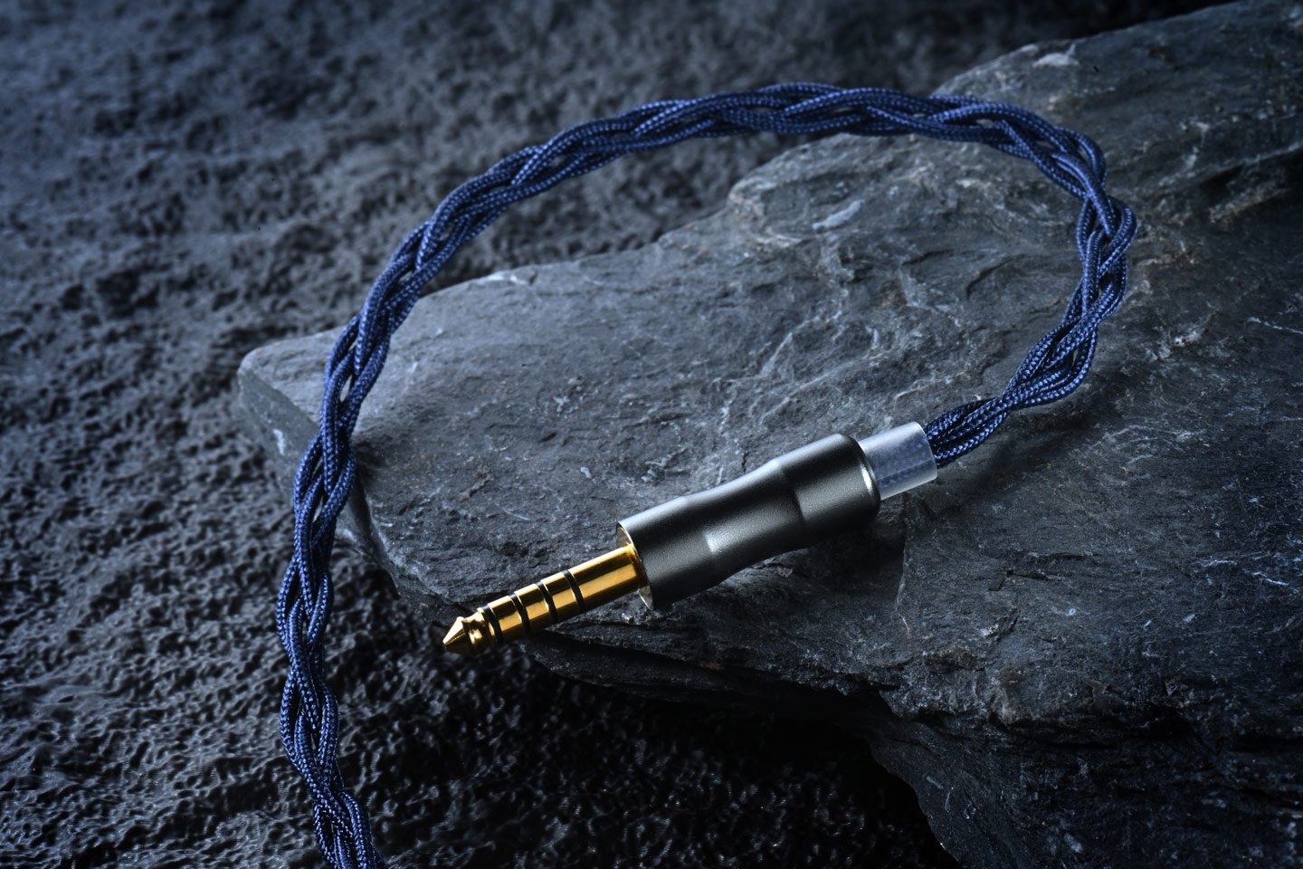 NGaudio 在推出 Erebus 之後，積極吸納用戶反饋，隨即展開新耳機的研發。Meteora 的設計理念圍繞「熱情與奔放」，象徵著音樂與靈魂的昇華。其名稱源自希臘語，意指「天空之上」或「懸浮空中」。作為品牌的旗艦產品，Meteora 不僅在外觀上精緻，音質表現也相當出色，特別是在音場的寬闊性和動態響應上，不但滿足了對音質有高要求的用家，亦展示了 NGaudio 在音響技術上的地位。