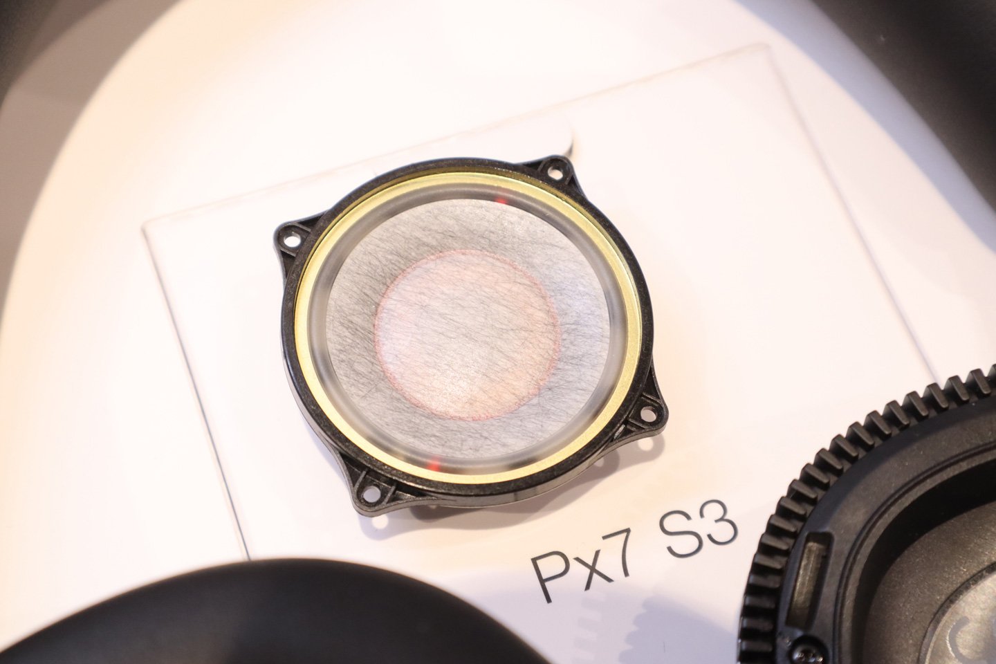 Bowers & Wilkins 在今日（4 月 30 日）於香港舉行的發佈會上，隆重推出了全新的 Px7 S3 頭戴式無線降噪耳機。作為該系列的第 4 代產品，Px7 S3 在性能和設計上都達到了相當成熟的水平，旨在為用家提供卓越的音質、舒適度和降噪效果。