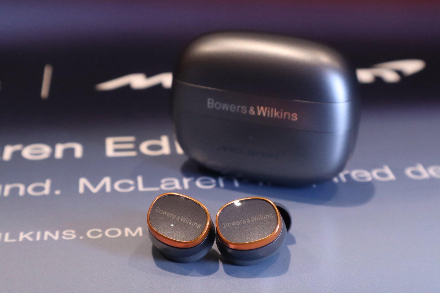 Bowers & Wilkins 在今日（4 月 30 日）於香港舉行的發佈會上，隆重推出了全新的 Px7 S3 頭戴式無線降噪耳機。作為該系列的第 4 代產品，Px7 S3 在性能和設計上都達到了相當成熟的水平，旨在為用家提供卓越的音質、舒適度和降噪效果。