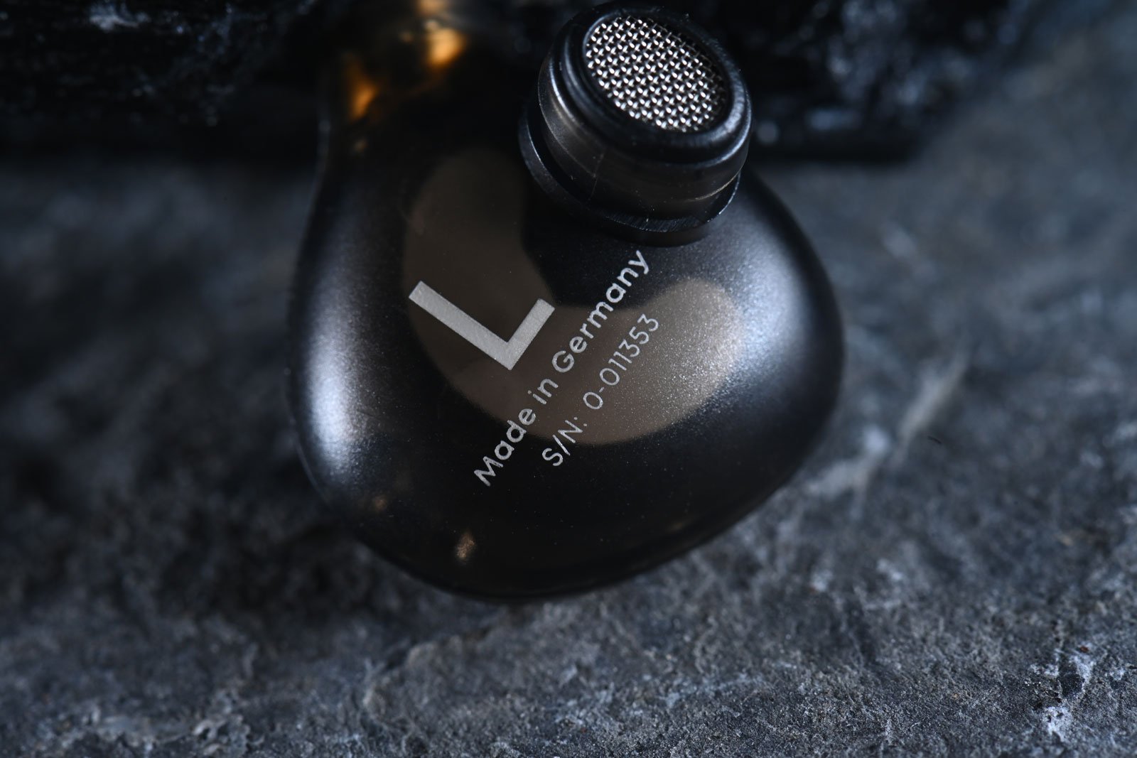 Beyerdynamic 近日推出的 DT In-Ear Series，是一系列專為舞台演出和錄音室監聽設計的高階入耳式監聽耳機。當中包括 4 款型號——DT 70 IE、DT 71 IE、DT 72 IE 和 DT 73 IE，各自針對不同樂器及應用層面進行了專屬調音，確保音樂人能在各種環境下獲得最佳的聲音表現。