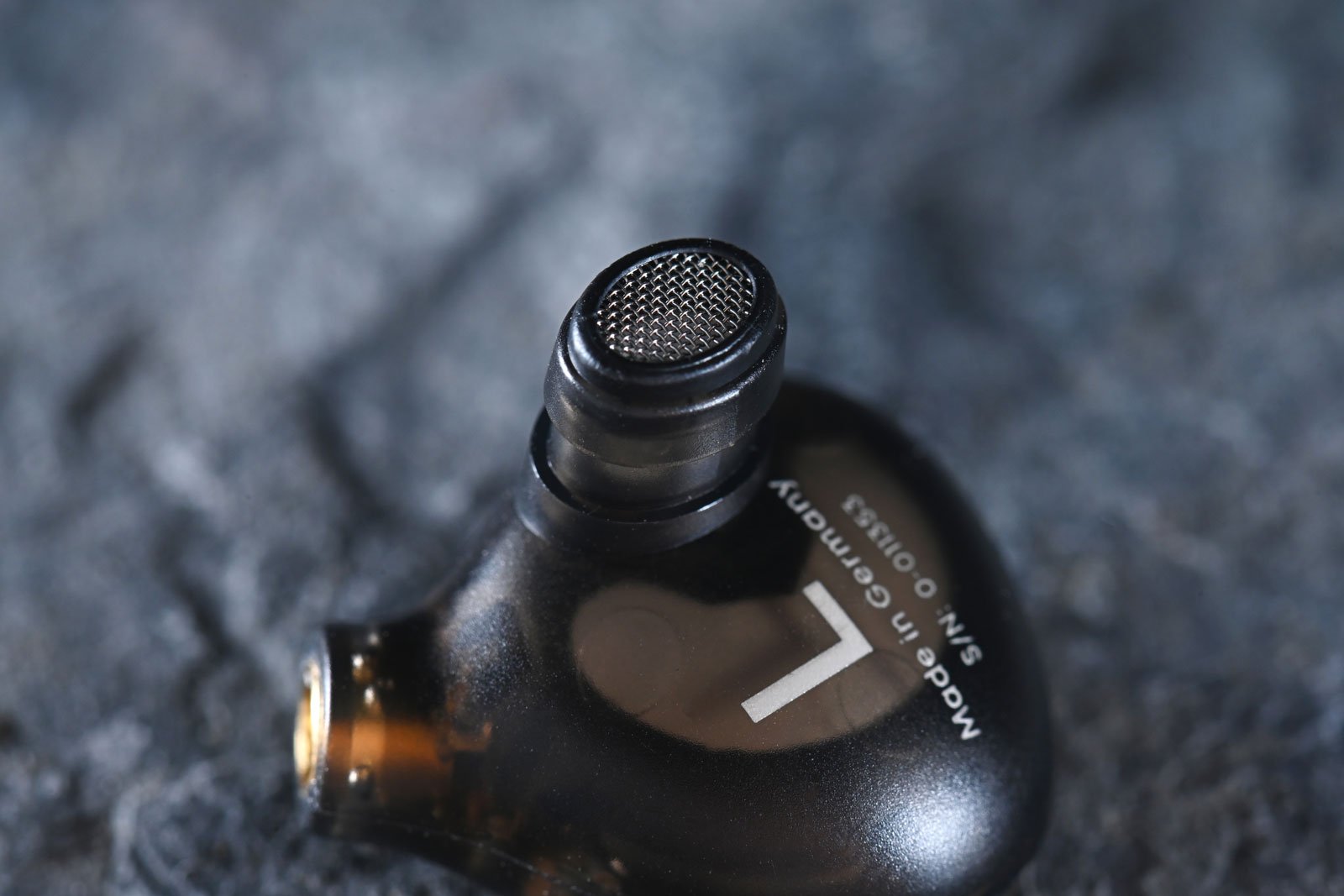 Beyerdynamic 近日推出的 DT In-Ear Series，是一系列專為舞台演出和錄音室監聽設計的高階入耳式監聽耳機。當中包括 4 款型號——DT 70 IE、DT 71 IE、DT 72 IE 和 DT 73 IE，各自針對不同樂器及應用層面進行了專屬調音，確保音樂人能在各種環境下獲得最佳的聲音表現。