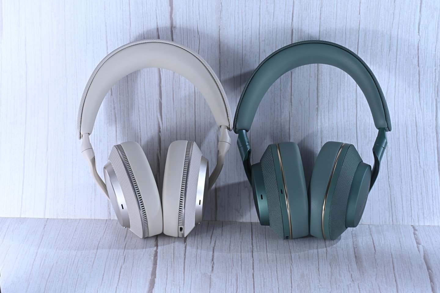 Bowers & Wilkins（B&W）一直以來都以其精緻的設計和卓越的音質而聞名，其最新推出的 Px7 S3 頭戴式無線降噪耳機繼續精益求精，在音質、設計和功能上都比前代產品有了顯著的提升，然而現時市場上同類型的競爭對手眾多，究竟它是否仍屬市場上最佳的選擇？這次我們就來驗證一下！
