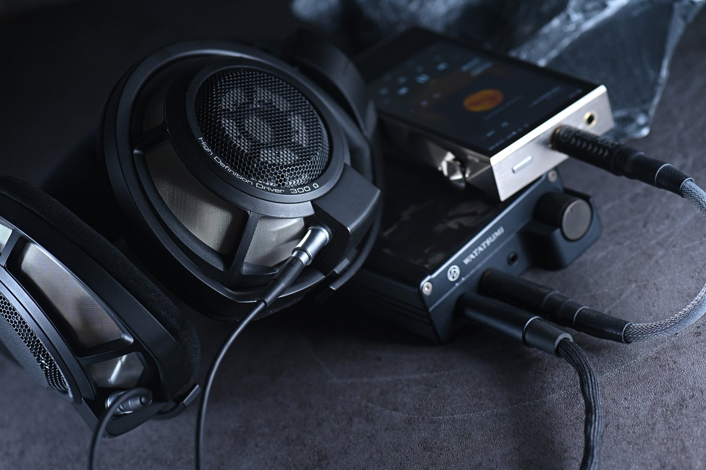 Brise Audio 一直以來專注於高品質產品的研發，從線材起家，逐步拓展至耳擴及便攜耳機系統，始終秉持著「只要能幫助用家達到理想的聲音，品牌的價值便能最大化」的信念。今次評測的 WATATSUMI 高階便攜耳擴，堪稱品牌技術與理念上的一大突破。其名稱取自日本神話中的綿津見海神，象徵潔淨與新開始，寓意這款耳擴回歸聲音的純粹本質，以強大推力與寧靜度，確立市場中獨樹一幟的地位。