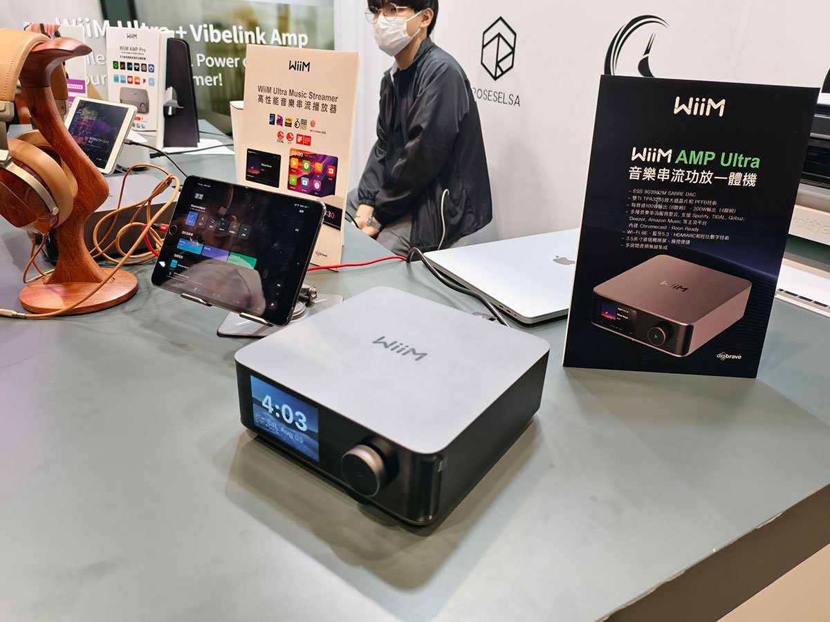 「香港高級視聽展 2025」於 8 月 8 日 至 10 日正式在灣仔會展舉行，今年繼續有眾多新品，甚至是首次亮相以至是原型機在會場展出，讓到場朋友可以搶先試玩。另外，由早幾年開始視聽展的 Hall 3 主場館已經逐漸被耳機、DAP 等便攜音響產品佔據，今年就更加明顯，甚至反而讓 2 樓和 4 樓的音響展區更加擠逼，有點始料不及。