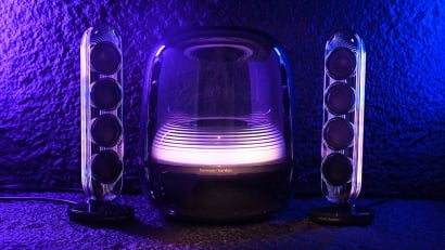【評測】Harman Kardon Soundsticks 5：經典再革新！型格透明、幻彩燈光還有 2.1 強勁音效