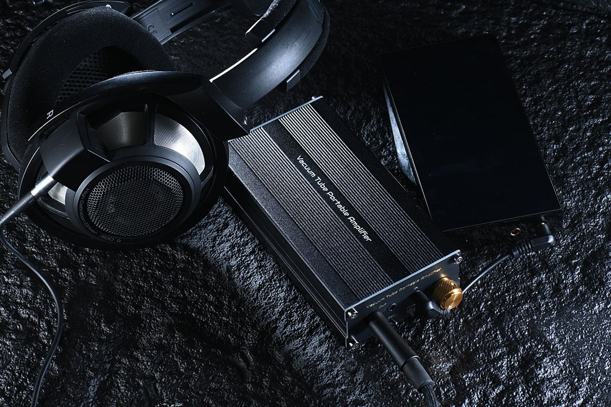 有接觸本地 Head-Fi 市場和產品的朋友，對 Pico Audio Orgia 這款便攜耳擴可能都有印象，可更換真空管設計、香港製造、中頻和人聲效果一流，不過當時只是極少量生產，試過和擁有的朋友不多。今次 Pico Audio 帶來的 Origa FE 則可算是「量產升級版」，是真正世界首創全分立可更換真空管混合便攜耳機放大器，究竟在原作的基礎上可以帶來什麼新突破？音色又是否真的那麼吸引？今次就來詳細試一下。