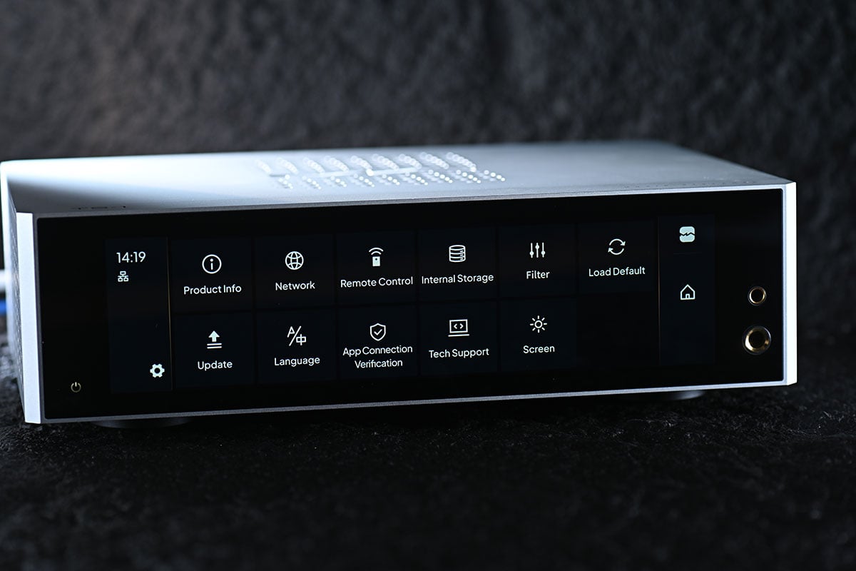 Matrix Audio 近年推出的產品的確愈來愈吸引，今次最新推出的 TS-1 數碼音樂播放器除了具備超齊全的音樂串流功能之外，各種接駁、播放功能也極之全面，可說專為配搭耳機和主動式喇叭而設，作為桌面音響系統的核心相當萬能，而且由操作到音質的表現都相當有驚喜。