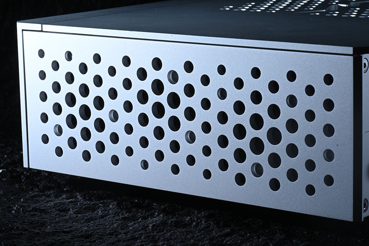 Matrix Audio 近年推出的產品的確愈來愈吸引，今次最新推出的 TS-1 數碼音樂播放器除了具備超齊全的音樂串流功能之外，各種接駁、播放功能也極之全面，可說專為配搭耳機和主動式喇叭而設，作為桌面音響系統的核心相當萬能，而且由操作到音質的表現都相當有驚喜。