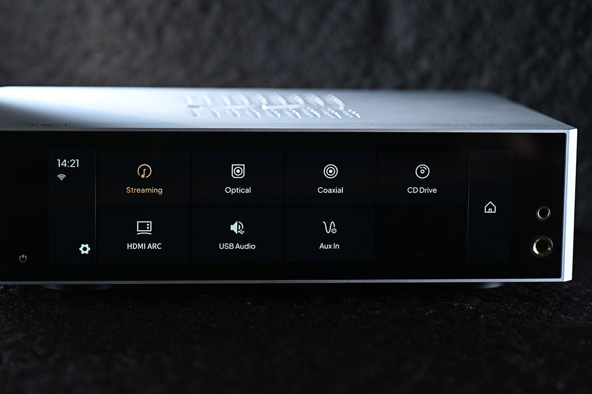 Matrix Audio 近年推出的產品的確愈來愈吸引，今次最新推出的 TS-1 數碼音樂播放器除了具備超齊全的音樂串流功能之外，各種接駁、播放功能也極之全面，可說專為配搭耳機和主動式喇叭而設，作為桌面音響系統的核心相當萬能，而且由操作到音質的表現都相當有驚喜。