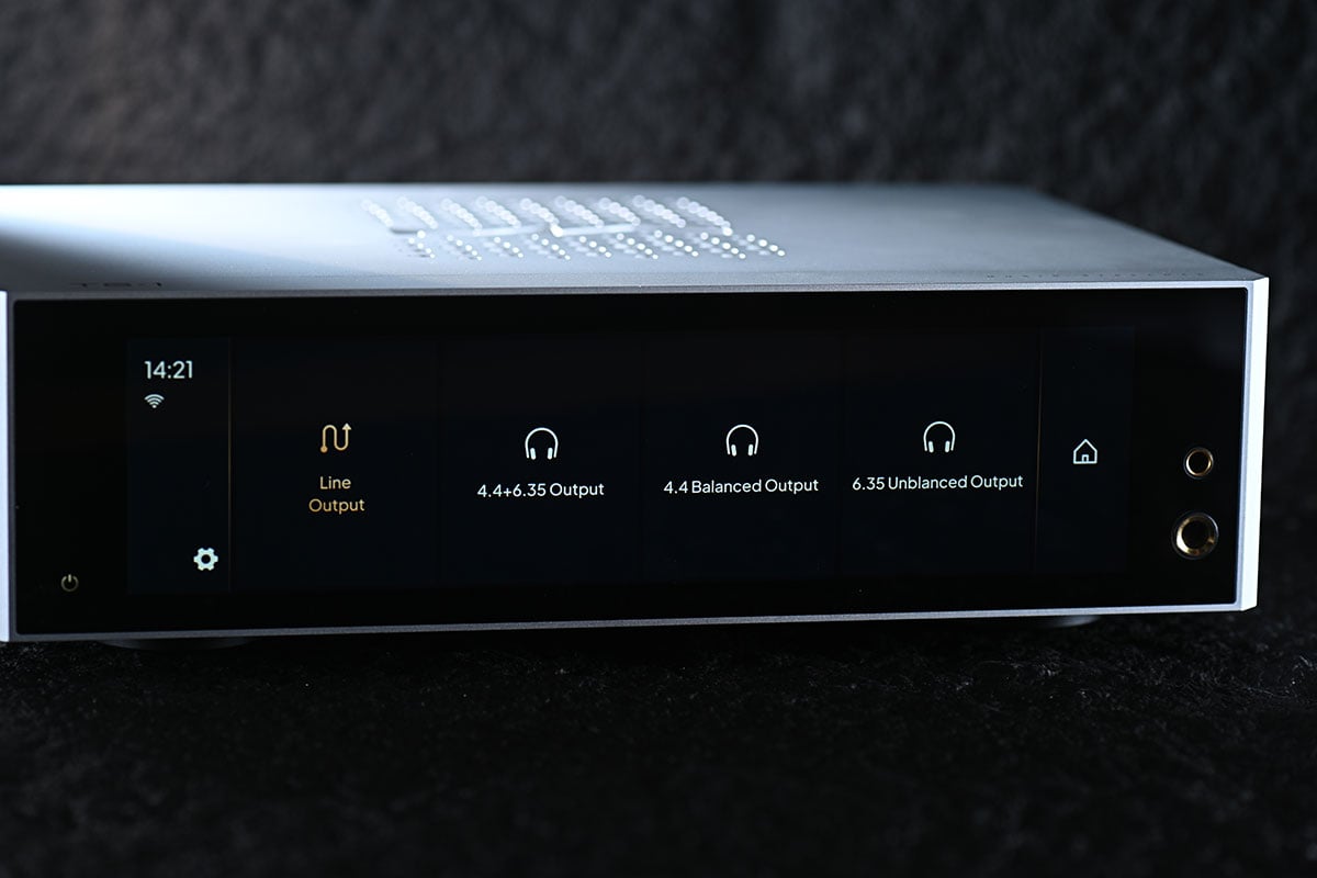 Matrix Audio 近年推出的產品的確愈來愈吸引，今次最新推出的 TS-1 數碼音樂播放器除了具備超齊全的音樂串流功能之外，各種接駁、播放功能也極之全面，可說專為配搭耳機和主動式喇叭而設，作為桌面音響系統的核心相當萬能，而且由操作到音質的表現都相當有驚喜。