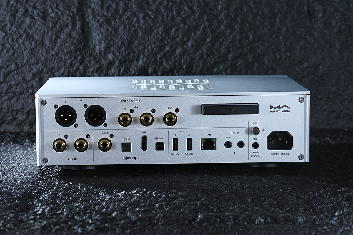 Matrix Audio 近年推出的產品的確愈來愈吸引，今次最新推出的 TS-1 數碼音樂播放器除了具備超齊全的音樂串流功能之外，各種接駁、播放功能也極之全面，可說專為配搭耳機和主動式喇叭而設，作為桌面音響系統的核心相當萬能，而且由操作到音質的表現都相當有驚喜。
