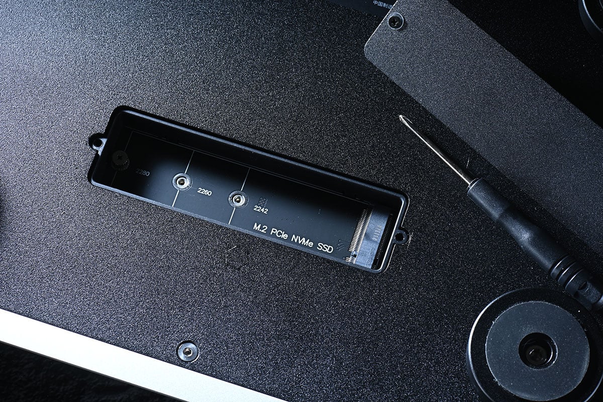 Matrix Audio 近年推出的產品的確愈來愈吸引，今次最新推出的 TS-1 數碼音樂播放器除了具備超齊全的音樂串流功能之外，各種接駁、播放功能也極之全面，可說專為配搭耳機和主動式喇叭而設，作為桌面音響系統的核心相當萬能，而且由操作到音質的表現都相當有驚喜。