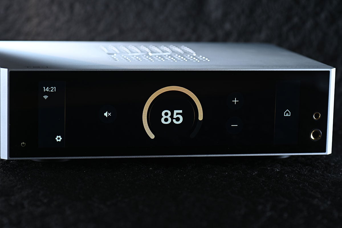 Matrix Audio 近年推出的產品的確愈來愈吸引，今次最新推出的 TS-1 數碼音樂播放器除了具備超齊全的音樂串流功能之外，各種接駁、播放功能也極之全面，可說專為配搭耳機和主動式喇叭而設，作為桌面音響系統的核心相當萬能，而且由操作到音質的表現都相當有驚喜。
