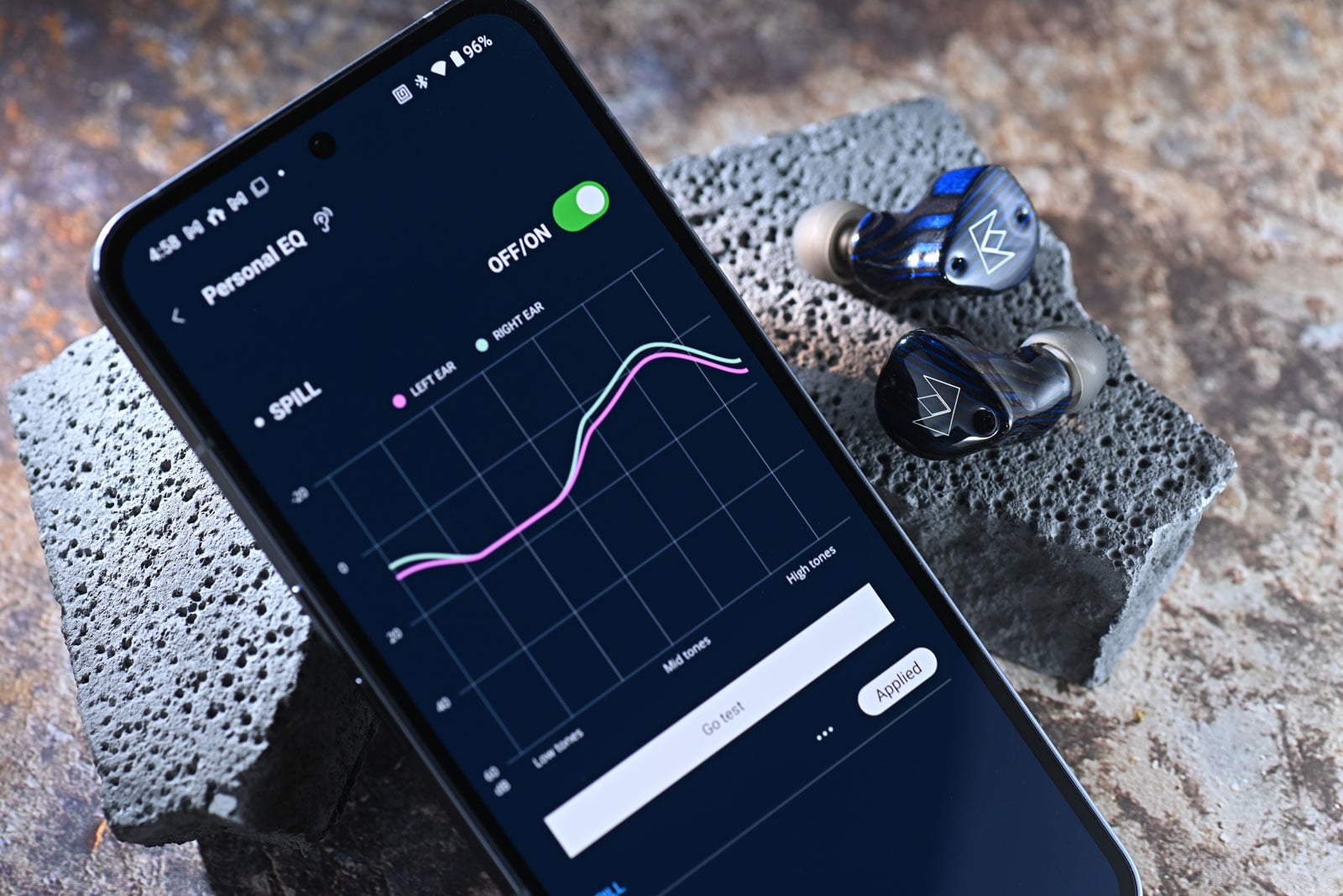 由聽力學博士 Dr. John Moulton 創辦的耳機品牌 Noble Audio，2023 年推出了首款主打「Hi-Fi 級音質」的真無線耳機 FoKus Prestige TWS，廣獲好評。經過兩年多時間的研發與調校後，品牌終於帶來續作 FoKus Prestige Encore，當中「Encore」一字象徵「加演」，意味著這次並非單純「換代」，而是一次更成熟、更完整的聲音再進化。