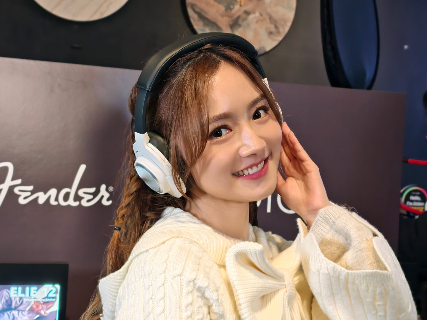 美國品牌 Fender Audio 近日帶來兩款備受注目的新品&mdash;&mdash;首款主動式降噪頭戴藍牙耳機 MIX，以及多功能藍牙喇叭系列 ELIE 6 和 ELIE 12。這些產品不僅延續品牌逾 70 年的音樂精神，更在設計與功能上各有特色，為用家帶來不同的聆聽享受。