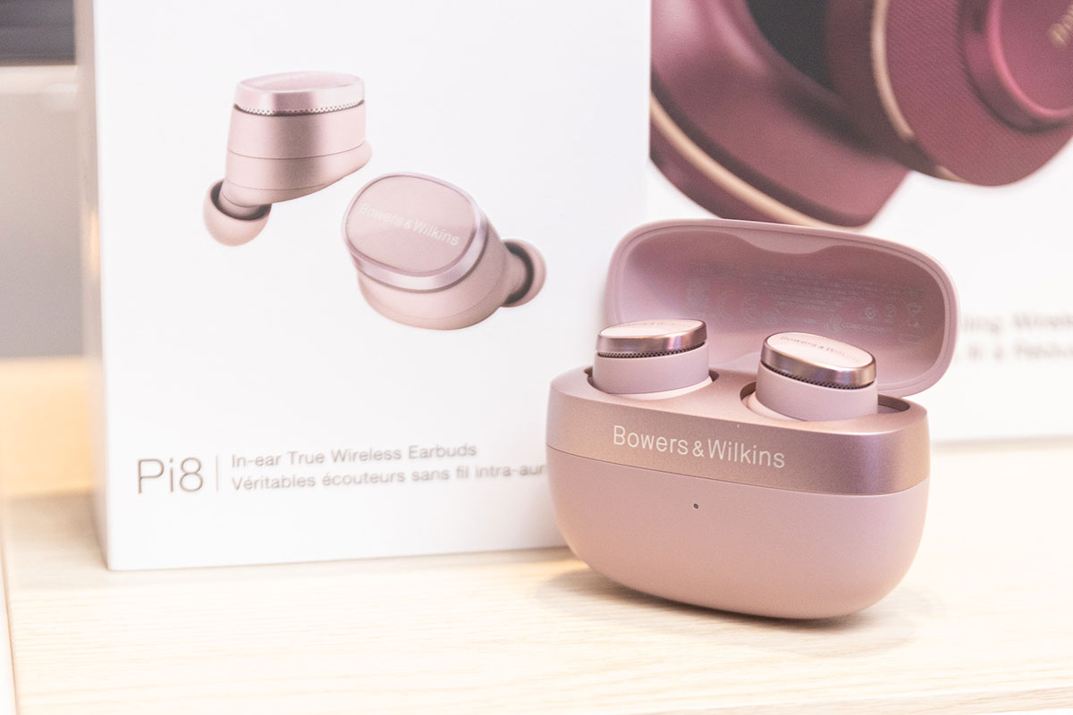 Denon 最新 Denon Home 系列網絡串流喇叭最近正式抵港，3 款新型號 Denon Home 200、400 及 600 都加入了 Dolby Atmos 3D 音效的支援，而且配備了 HEOS 3.0 系統，進一步加強音樂串流體驗。同場推出的還有 Denon 首款支援藍牙發射功能的黑膠唱盤 DP-500BT，以及 B&W 兩款熱賣藍牙耳機 Pi8、Px7 S3 帶來新配色選擇。