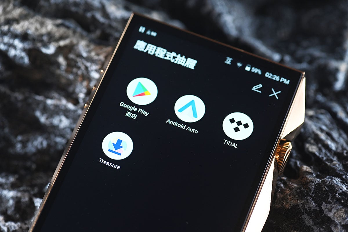 當 Astell&Kern 在 2025 年中推出 SP4000 不鏽鋼版本的時候，除了讓不少發燒友感慨「機皇歸位」之外，還有就是對 Copper 銅版的期待。當然，熟悉 AK 的朋友都知道，他們的「銅版」從來不只是換個外殼那麼簡單。從 SP1000 Copper 到 SP3000 Copper，銅版往往代表著對聲音更醇美音色的追求。今次 SP4000 Copper 以 99.98% 超高純銅打造，到底能否延續這份「銅」版魅力？