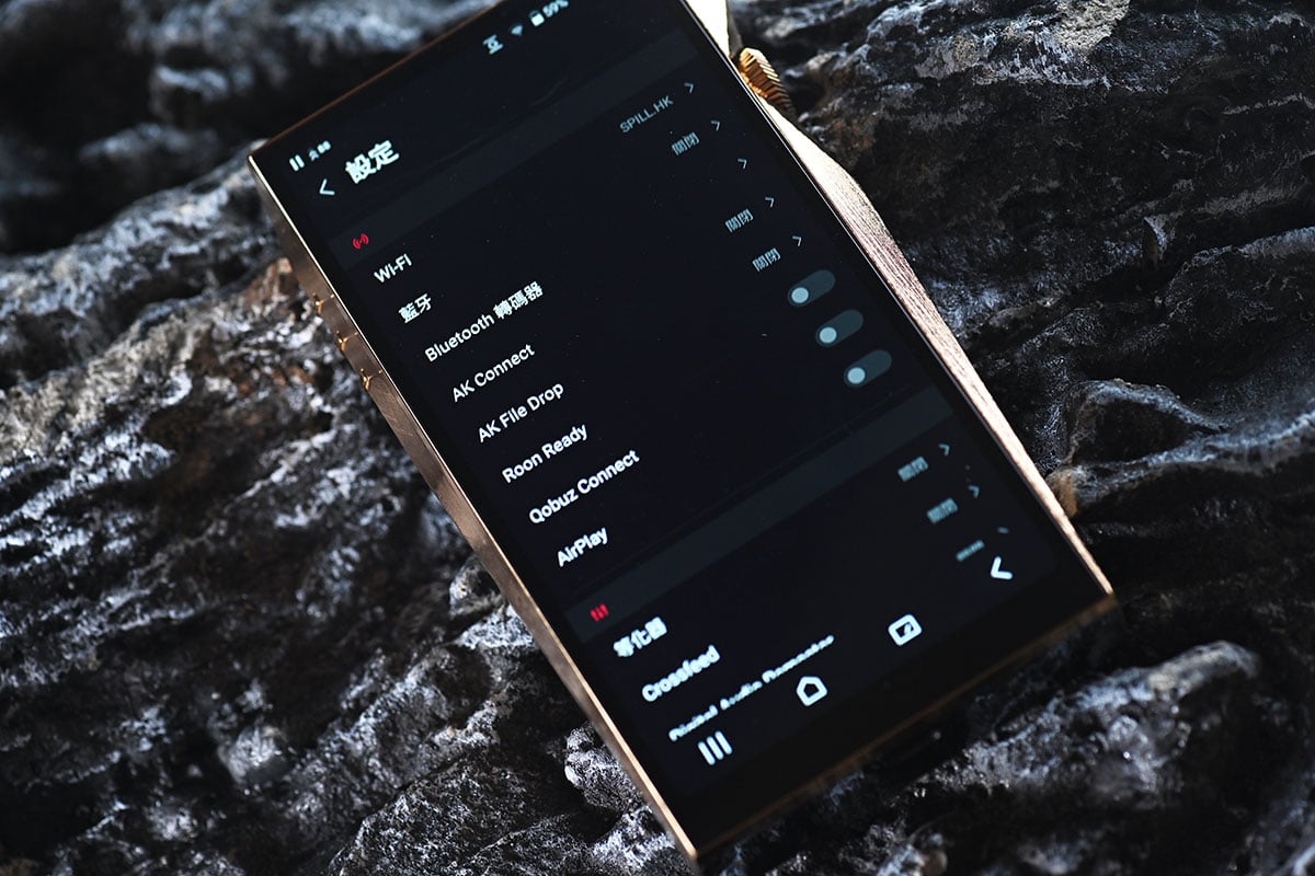 當 Astell&Kern 在 2025 年中推出 SP4000 不鏽鋼版本的時候，除了讓不少發燒友感慨「機皇歸位」之外，還有就是對 Copper 銅版的期待。當然，熟悉 AK 的朋友都知道，他們的「銅版」從來不只是換個外殼那麼簡單。從 SP1000 Copper 到 SP3000 Copper，銅版往往代表著對聲音更醇美音色的追求。今次 SP4000 Copper 以 99.98% 超高純銅打造，到底能否延續這份「銅」版魅力？