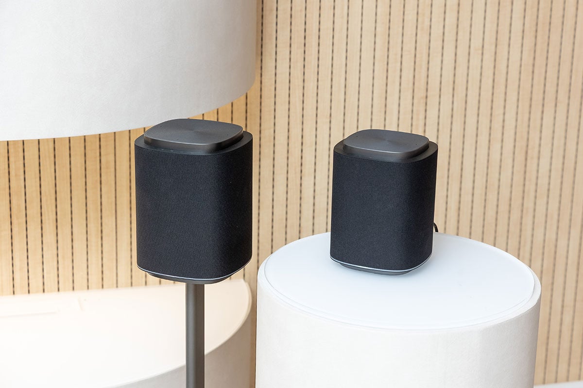 LG 剛剛發佈的 2026 年全新影音系列,以「雙線發展」打造出市場上最完整的 RGB 電視組合,不論是採用 4-Stack Tandem 結構、亮度急升近 4 倍的旗艦 OLED evo G6,還是色域全面覆蓋三大專業標準的 Micro RGB evo LCD 電視 MRGB95,都將畫質推向新高峰。而在聲音方面,首度亮相的 LG Sound Suite 模組化音響系統更首度搭載 Dolby Atmos FlexConnect 技術,打破傳統家庭影院的「皇帝位」迷思,讓用家在香港特有的不規則客廳中,也能實現最靈活、最精準的 3D 聲效配置。而為了讓香港的媒體能更深入了解新一代的產品技術,LG 舉辦了一次首爾的 Media Tour,讓我們深入韓國 LG Display、LG Electronics 的大本營,親身體驗一下今年新系列的聲畫進化。