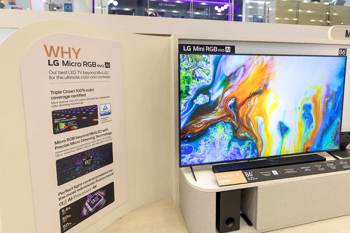 LG 剛剛發佈的 2026 年全新影音系列,以「雙線發展」打造出市場上最完整的 RGB 電視組合,不論是採用 4-Stack Tandem 結構、亮度急升近 4 倍的旗艦 OLED evo G6,還是色域全面覆蓋三大專業標準的 Micro RGB evo LCD 電視 MRGB95,都將畫質推向新高峰。而在聲音方面,首度亮相的 LG Sound Suite 模組化音響系統更首度搭載 Dolby Atmos FlexConnect 技術,打破傳統家庭影院的「皇帝位」迷思,讓用家在香港特有的不規則客廳中,也能實現最靈活、最精準的 3D 聲效配置。而為了讓香港的媒體能更深入了解新一代的產品技術,LG 舉辦了一次首爾的 Media Tour,讓我們深入韓國 LG Display、LG Electronics 的大本營,親身體驗一下今年新系列的聲畫進化。