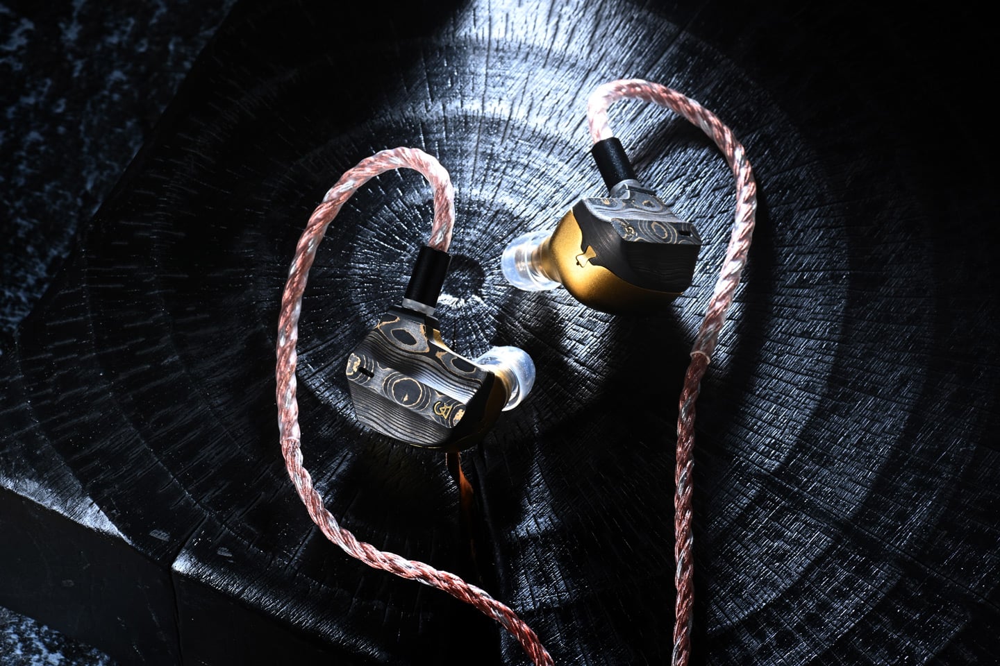 【評測】Campfire Audio Chimera：神話化身的超旗艦　十多年聲學理念集大成之作