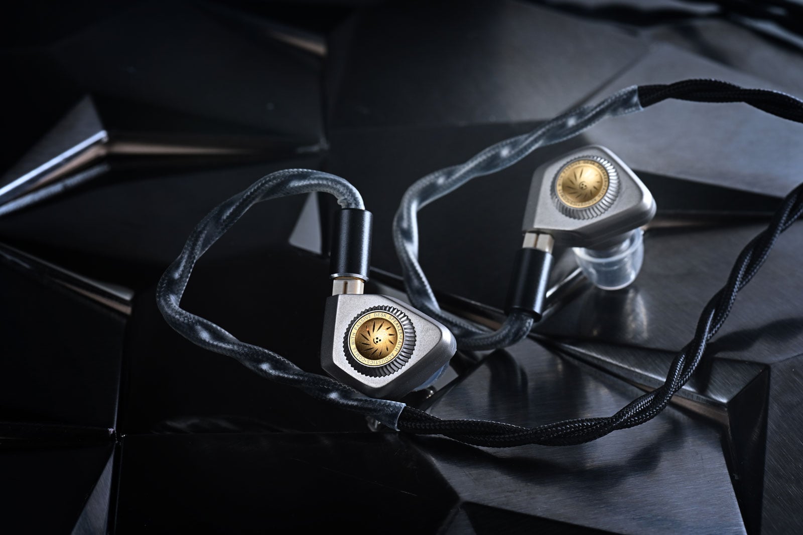 【評測】Faith Audio Labs E1000:以單動圈塑造猶如近場監聽喇叭的聆聽體驗